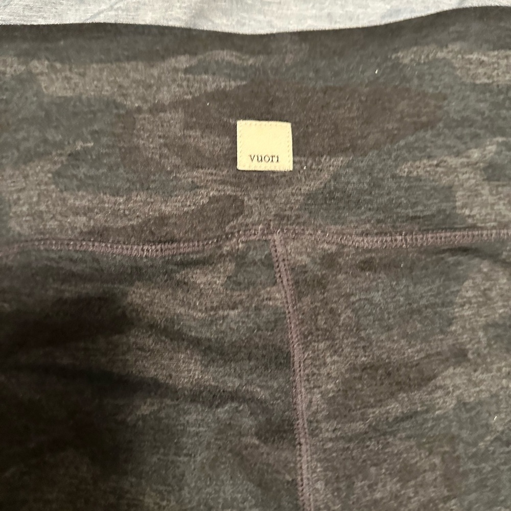 Vuori Dark Camouflage Leggings